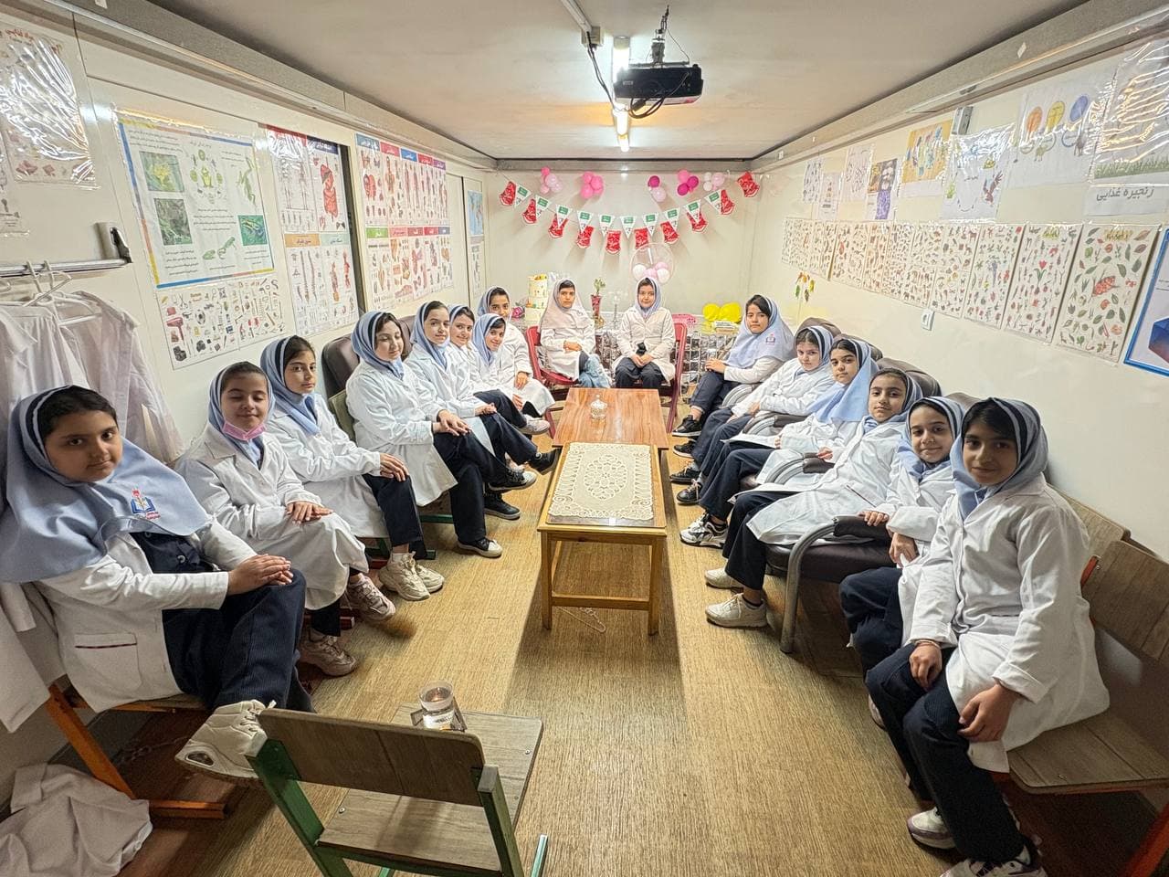 دبستان و کودکستان غیردولتی دخترانه ایده آل